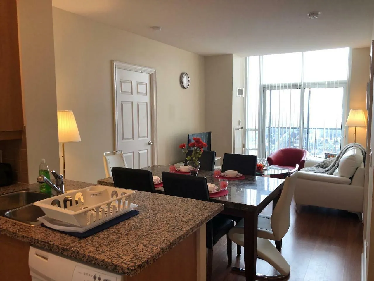 Kashaneh At Meridian Apartment Toronto Canada
